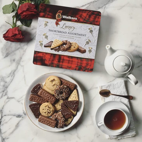 Walkers Shortbread Luxury Assortment 300g in Geschenkdose - Teekränzchen