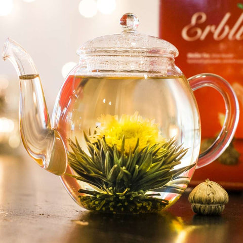 Weisser Tee Teeblumen Erblühtee in edler Geschenkbox - Teekränzchen